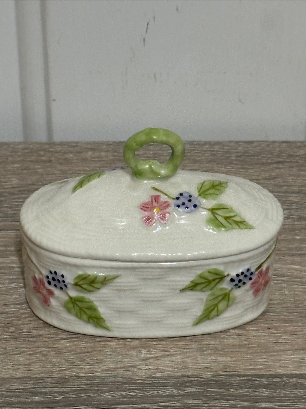 2002 Belleek In Retrospect Floral Basket Weave Trinket Box -